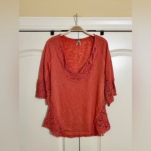 NWT - Gimmick’s BKE 3/4 Sleeve V-Neck Top - Coral - Medium
